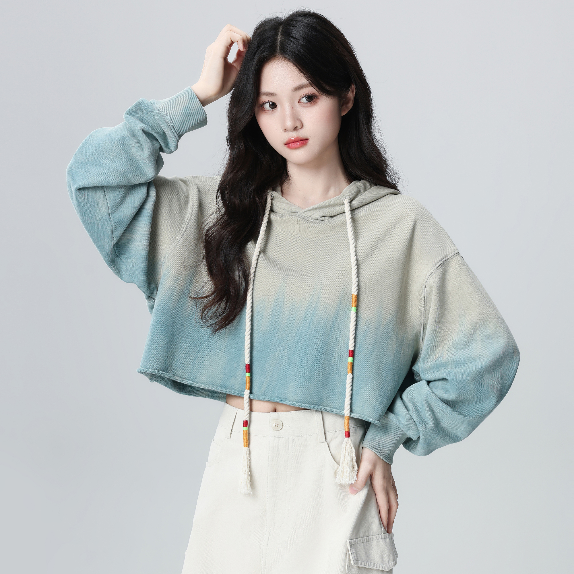 短款渐变连帽卫衣女春秋2025秋新款设计感宽松带帽套头小个子上衣