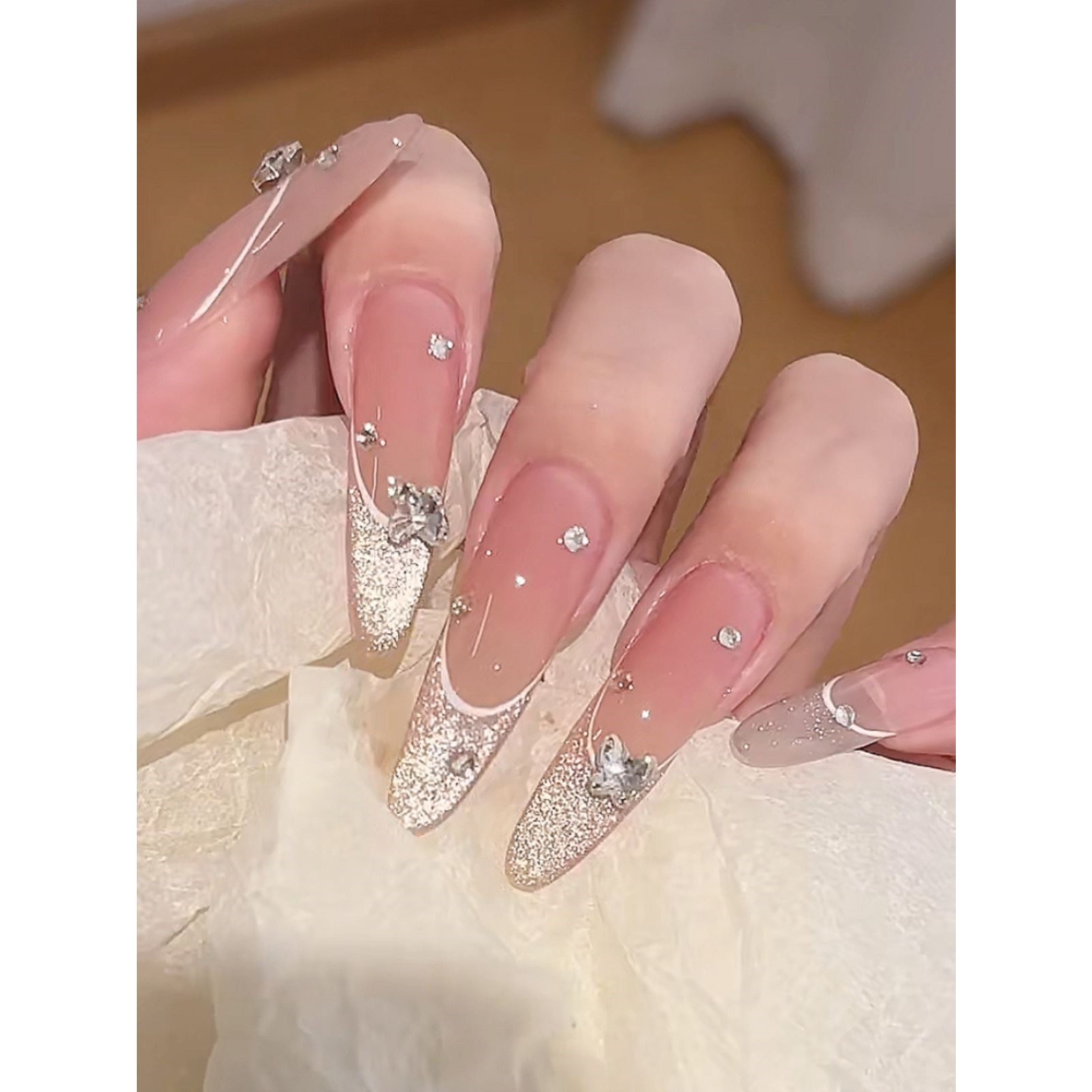 手工穿戴甲2024新款秋冬法式猫眼蝴蝶碎钻中长椭圆显白美甲贴