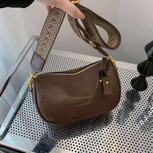 小鑫贸易甄选店波士顿高级包包女2025新款 宽带斜挎包百搭单肩a54