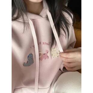 今年流行的连帽卫衣女新款2026爆款时尚洋气秋冬加绒加厚刺绣外套