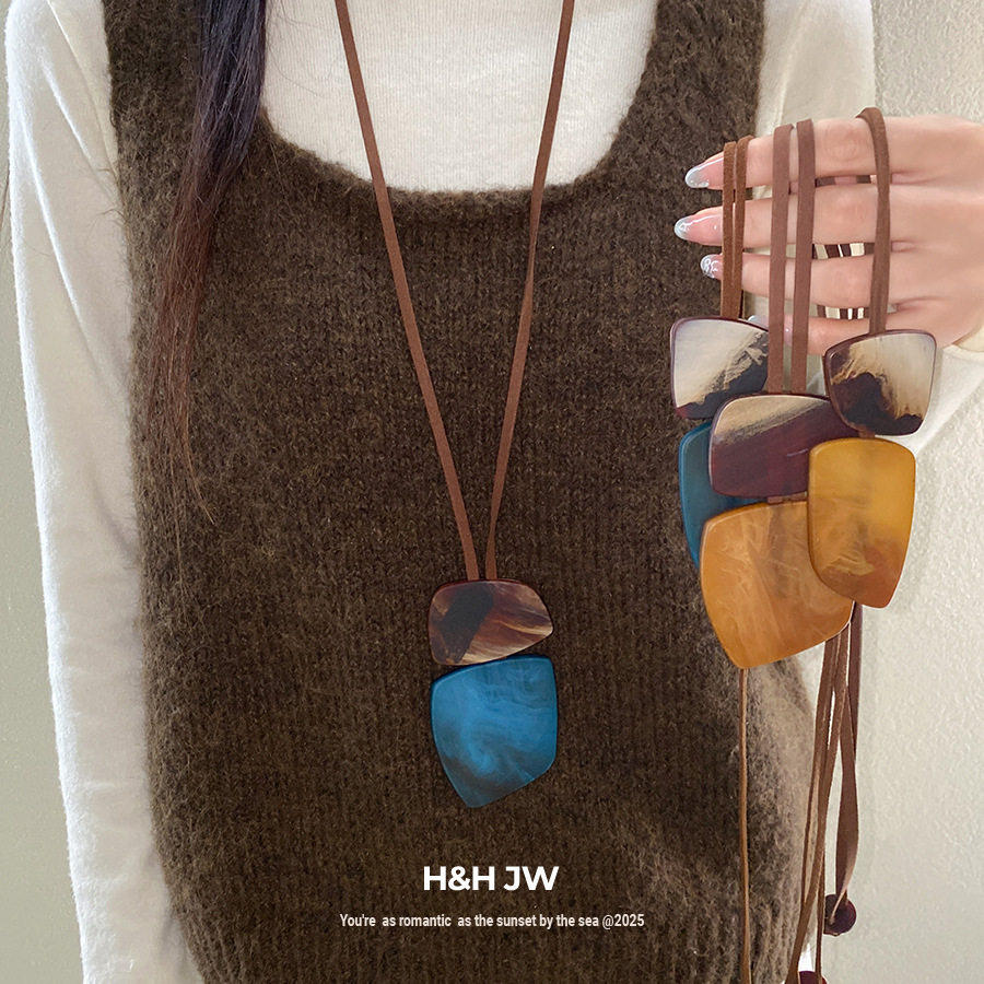复古皮绳挂坠蓝色吊坠项链女时尚气质个性长款毛衣链牛角秋冬配饰