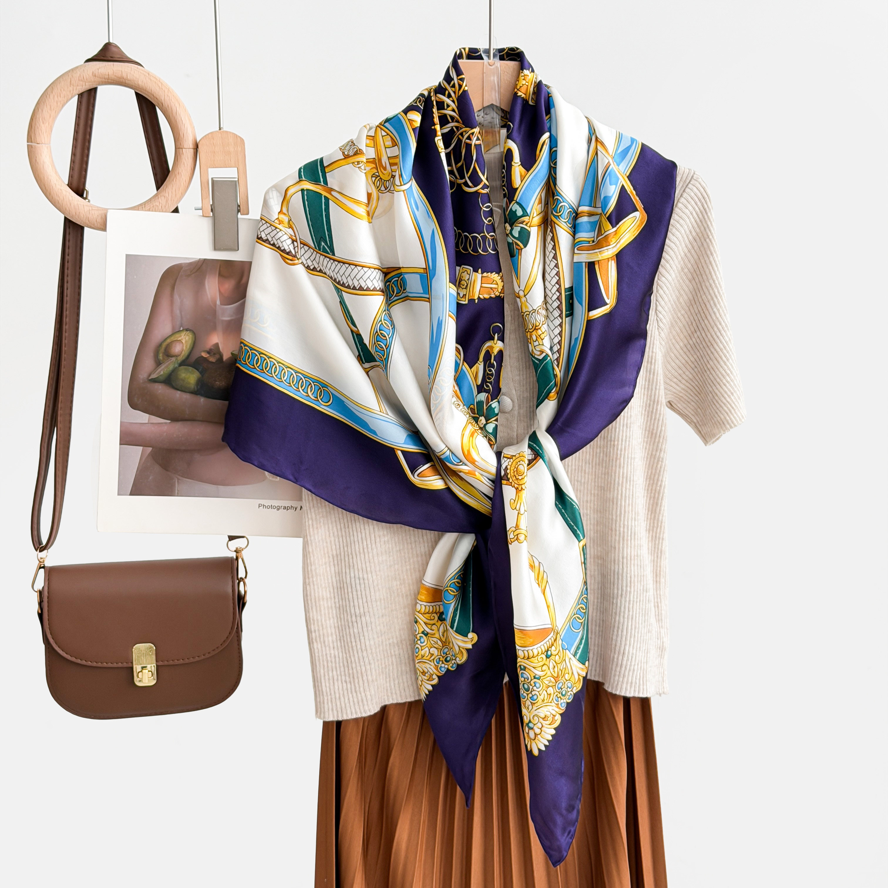 杭州丝绸紫边马具印花真丝大方巾欧式复古丝巾女春秋百搭披肩