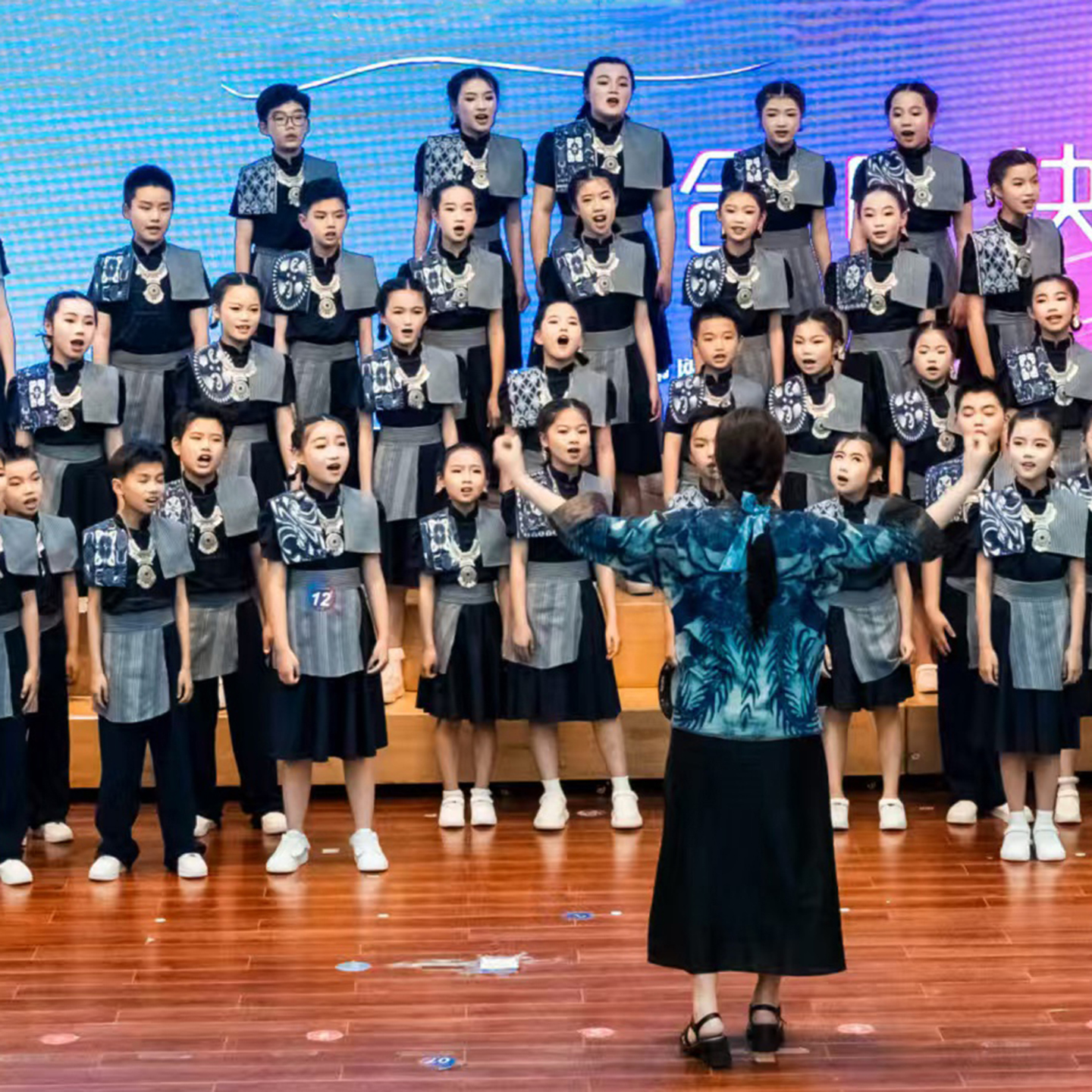 少数民族特色服装儿童大合唱诗歌朗诵演出服男女童舞台舞蹈表演服