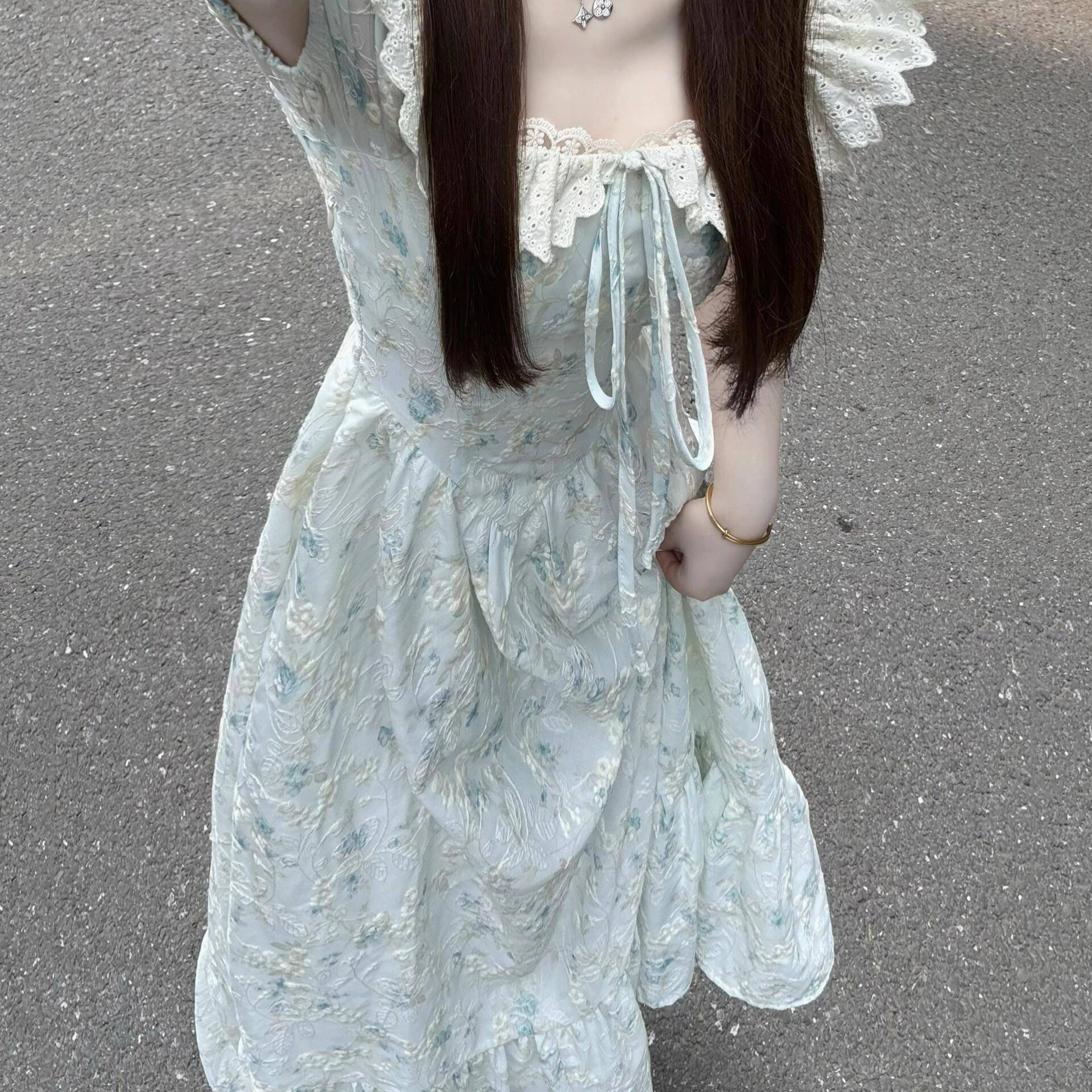 法式甜美碎花连衣裙女夏季温柔风初恋设计感公主裙蕾丝收腰长裙子