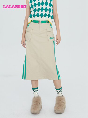 A字裙摆，撞色字母