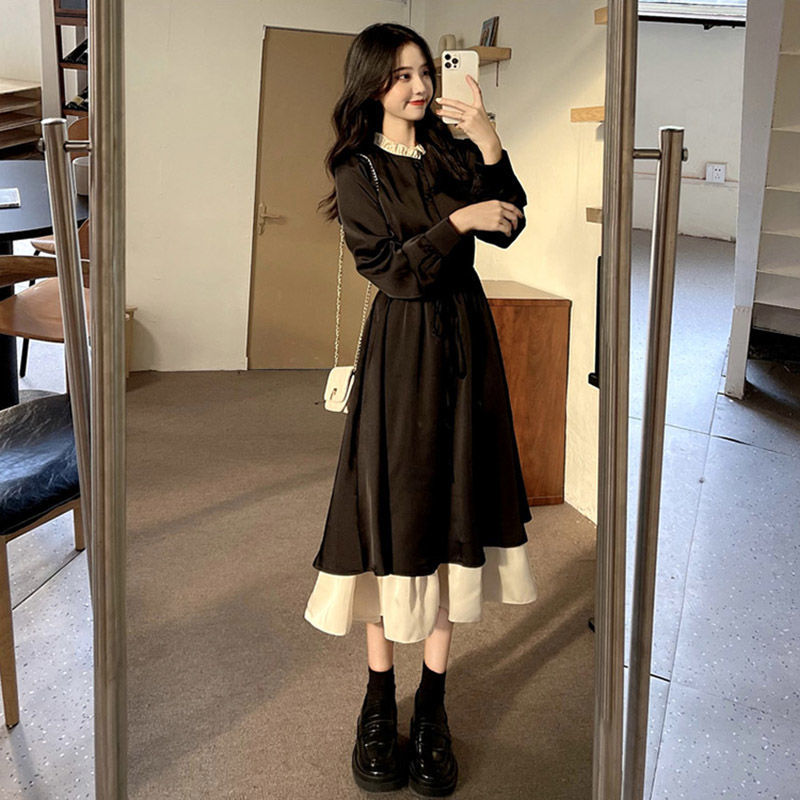 针织灯芯绒连衣裙女装秋冬装新款加厚冬裙收腰配大衣的裙子