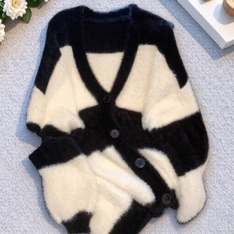 2025新款日系宽松慵懒风羊绒衫黑白格高级感中长款毛衣外套女秋冬