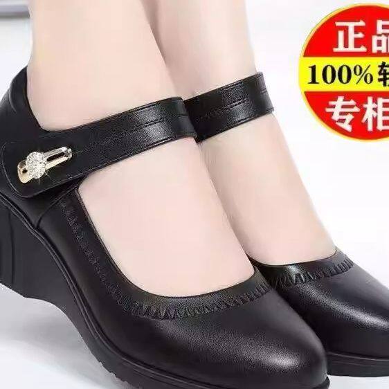 点击率甄选中老年女鞋2026新款真皮坡跟单鞋女软皮软底妈妈小皮a3