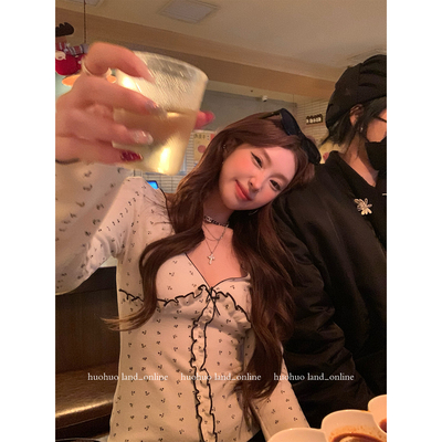 HuoHuo 12/23 20点上新88折【花间甜褶】木耳边印花 打底小衫