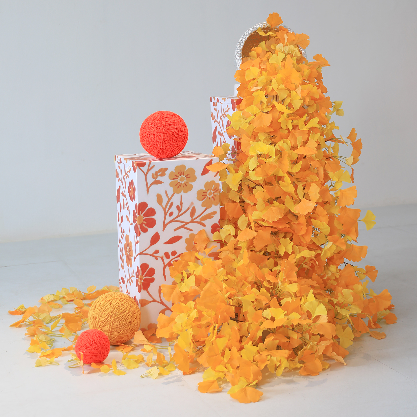 秋冬氛围服装店橱窗装饰摆件道具