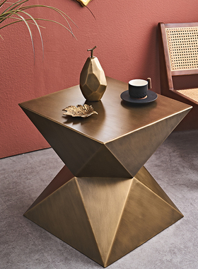 摆件轻奢高档客厅高级感小众办公室好物创意饰品铜制花瓶桌面装饰