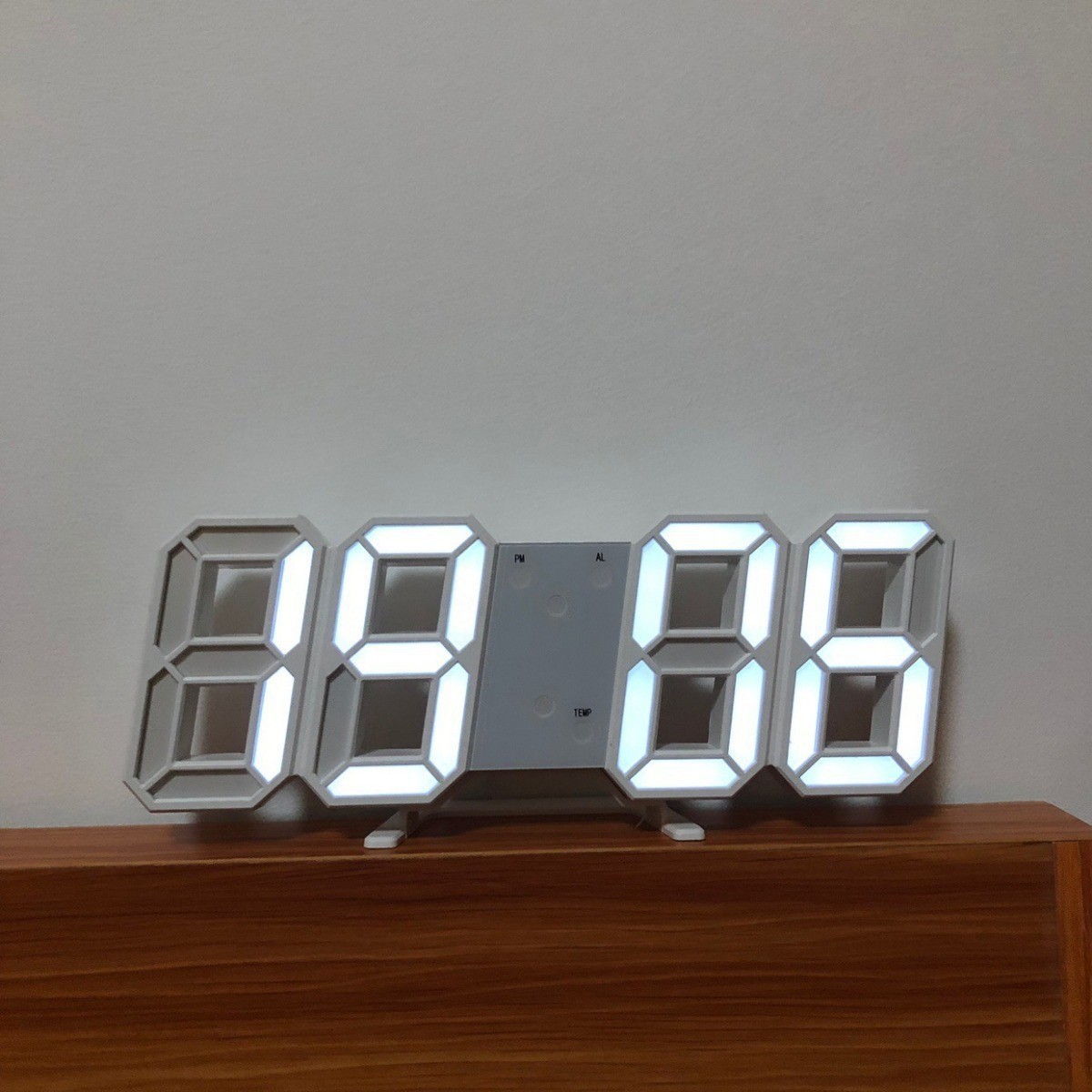 인터넷 유명인 LED 전자 벽시계 거실 간단한 빛나는 디지털 크리 에이 티브 패션 시계 홈 침묵 3 차원 알람 시계