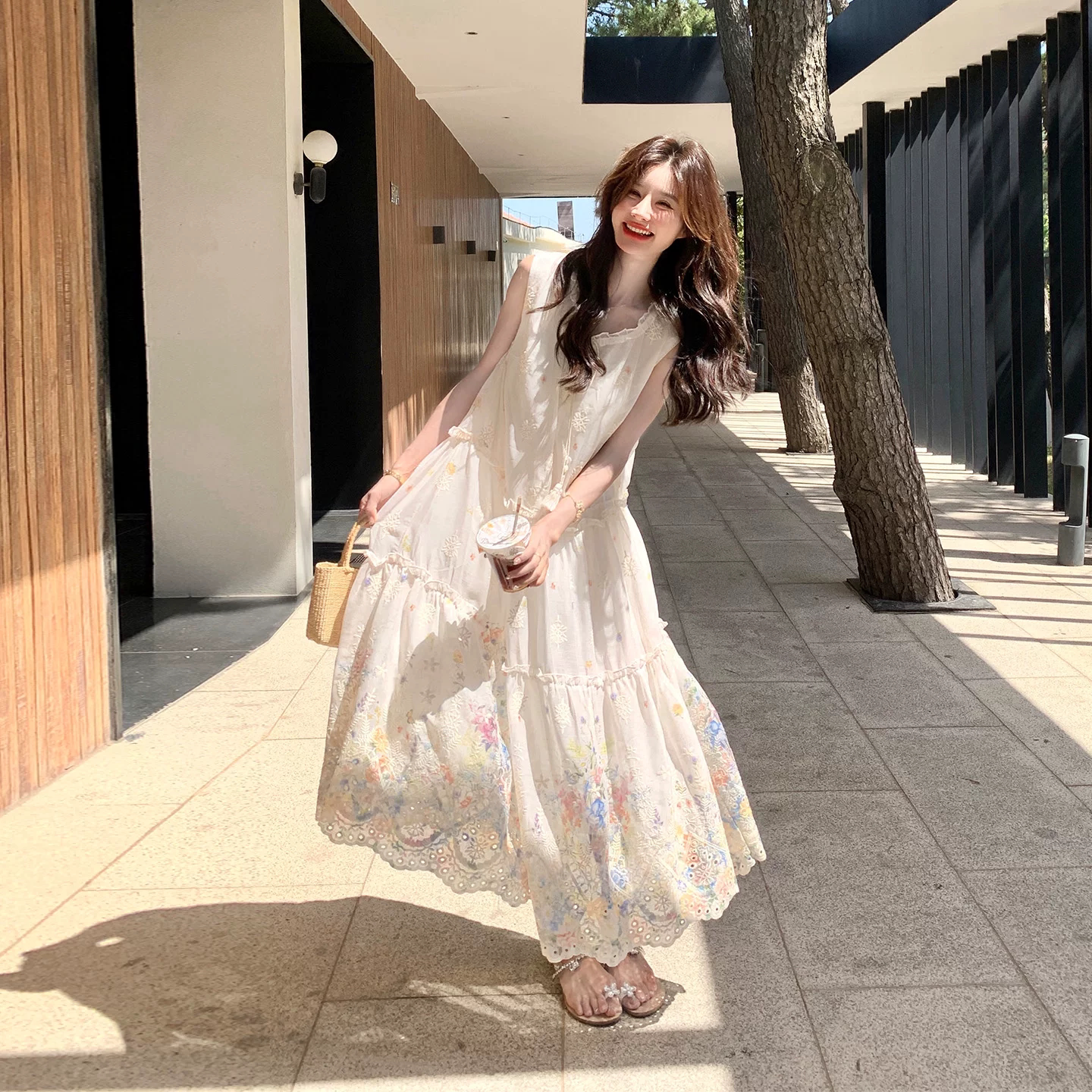 白色多巴胺碎花法式连衣裙2026新款女夏独特绝美减龄度假无袖裙子