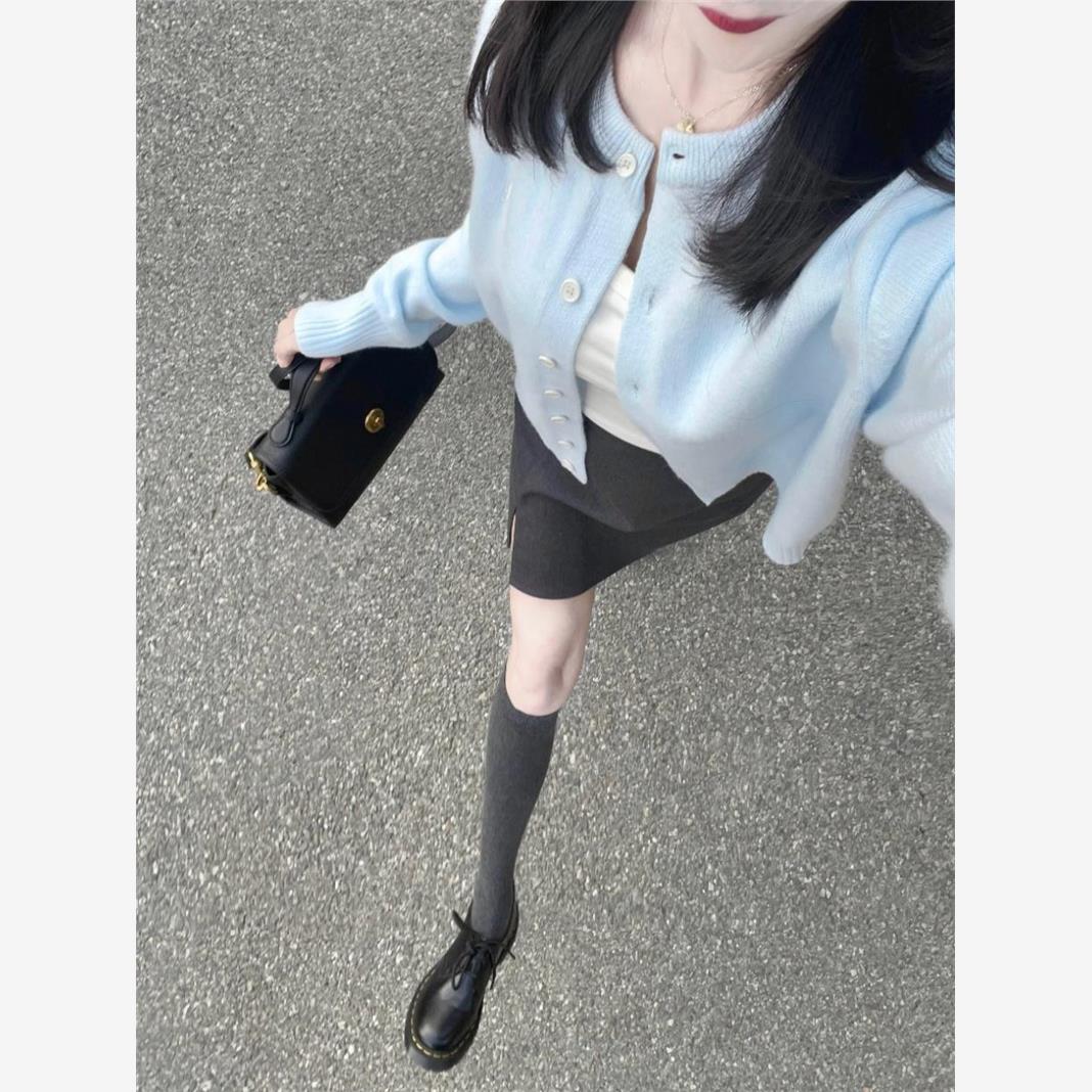 韩系软糯感浅蓝色针织衫毛衣女外套秋季新款简约短款外穿开衫上衣