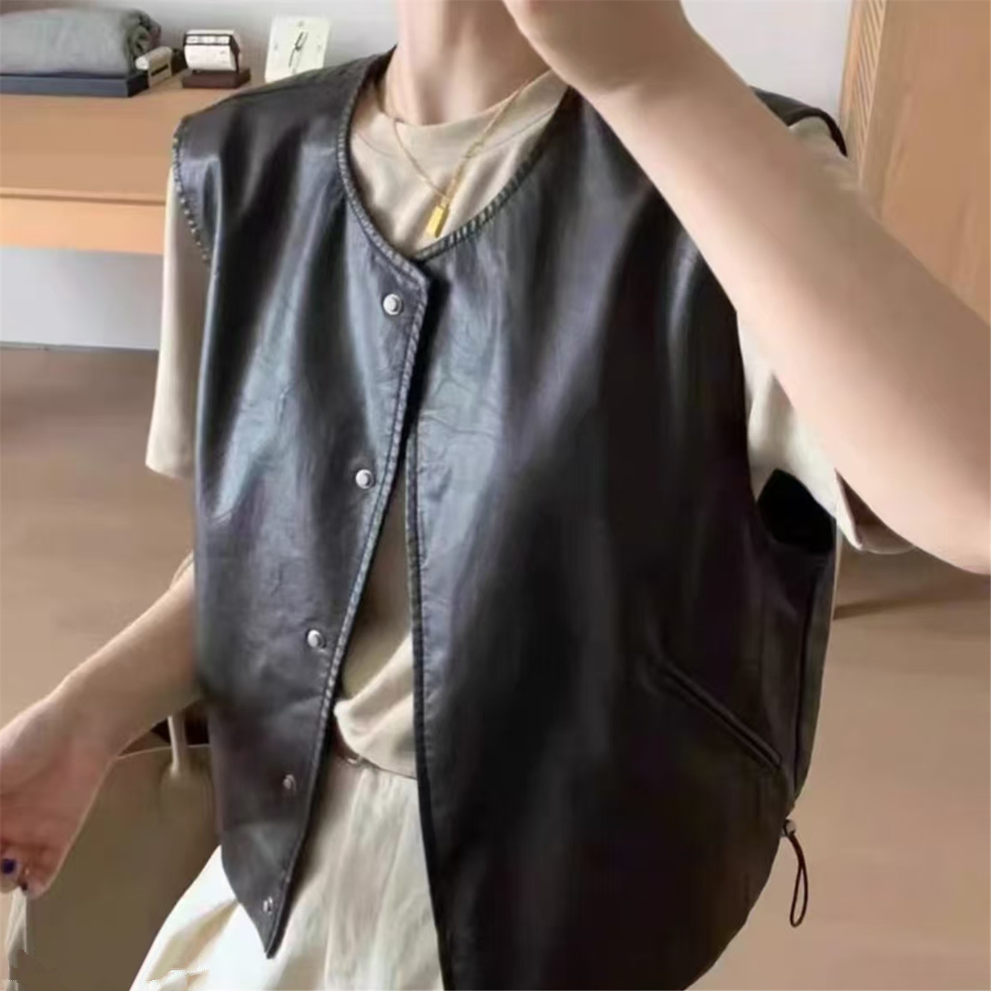 PU皮马甲2025春秋设计感小众复古