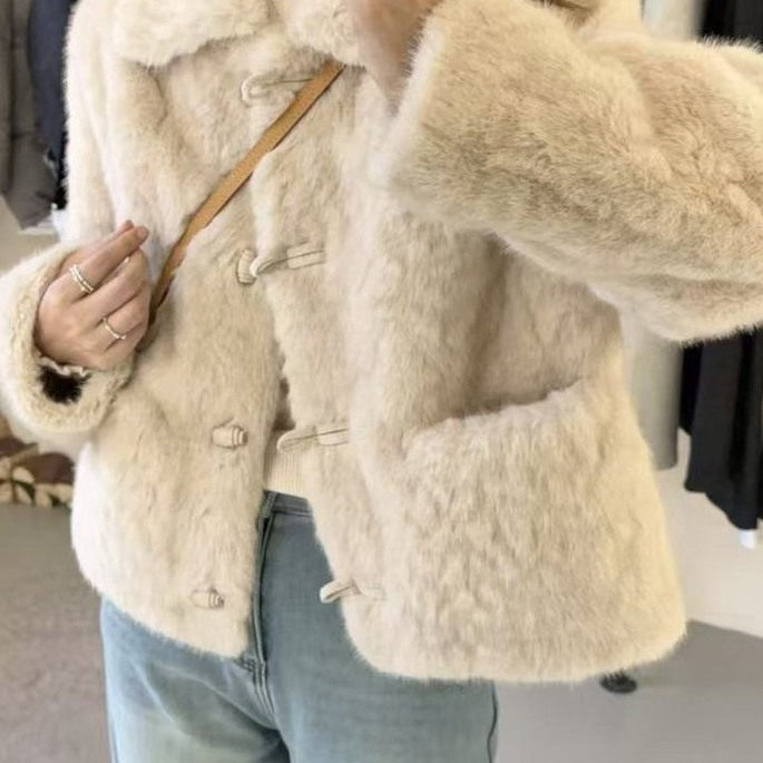 米色软糯仿皮毛一体羊羔毛外套女冬2025新款小个子短款牛角扣棉服,女装/女士精品,短外套,淘宝优惠券,粉丝福利购,淘宝优惠卷
