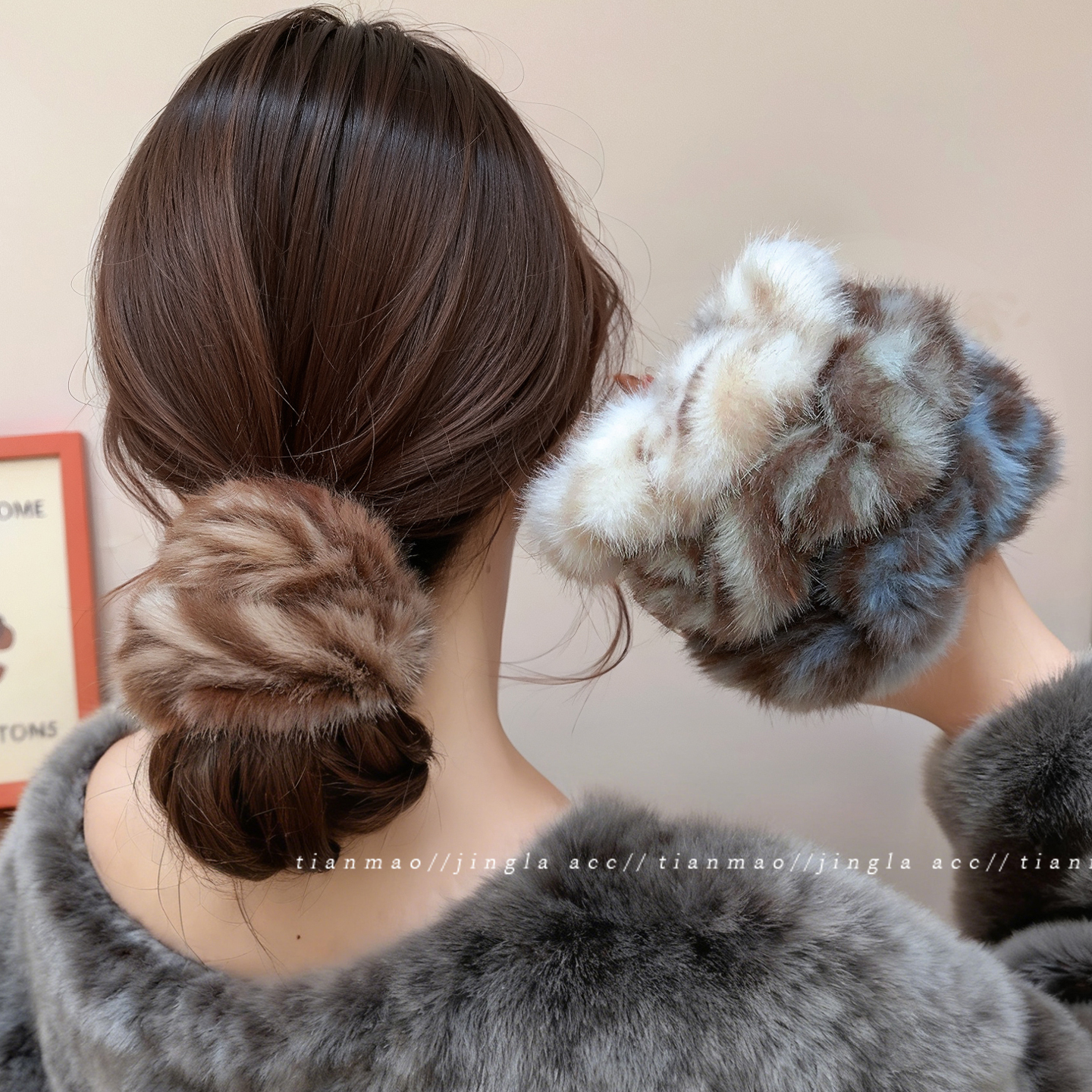 揉进冬日暖意的毛绒大肠发圈