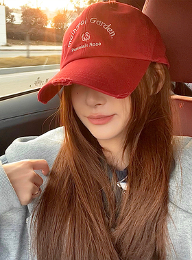 赵露思同款浆果红色棒球帽子女夏破洞软顶新款显脸小刺绣鸭舌帽男