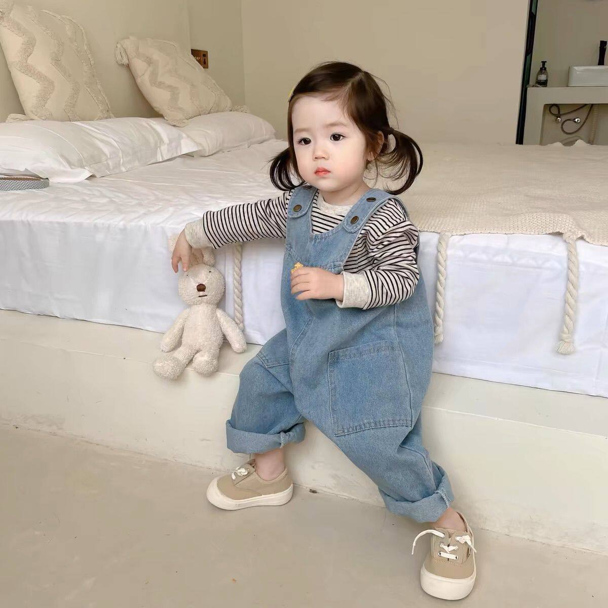 安阳童装女童牛仔背带裤套装洋气宝宝春秋儿童裤子两件套男童百搭