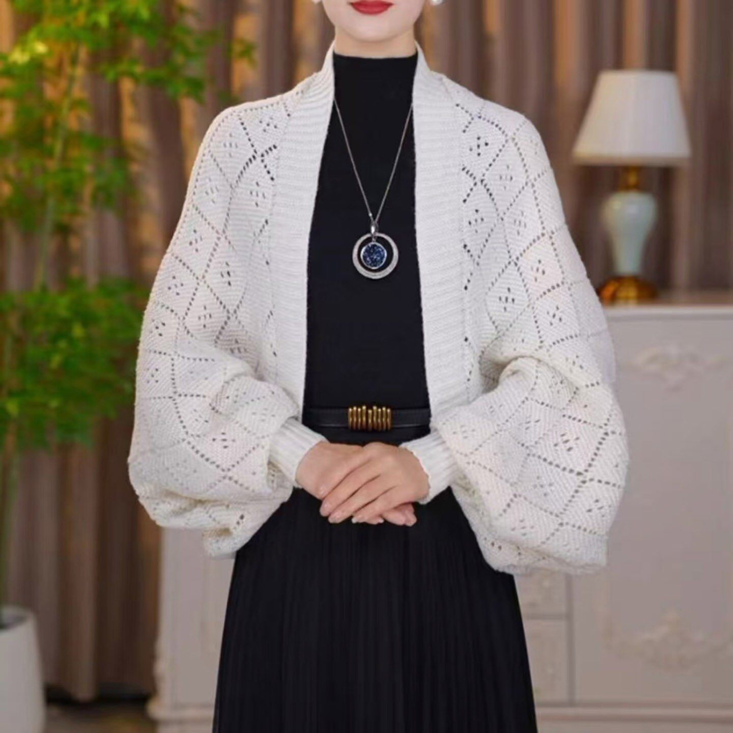 凯丽服饰店女装秋冬新款时尚轻奢菱格镂空披肩女保暖洋气针织开a6