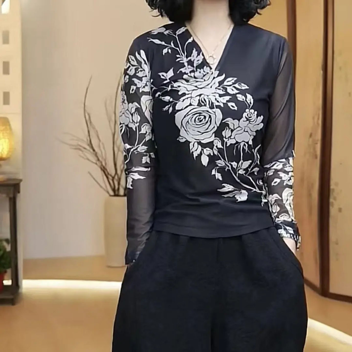 芸菲汇服饰玫瑰网纱小衫2026早秋一枝独秀女士上衣打底衫洋气长a9