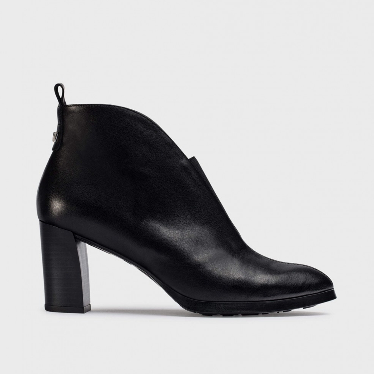 WONDERS西班牙原产进口高跟粗跟及踝短筒欧美风优雅女靴