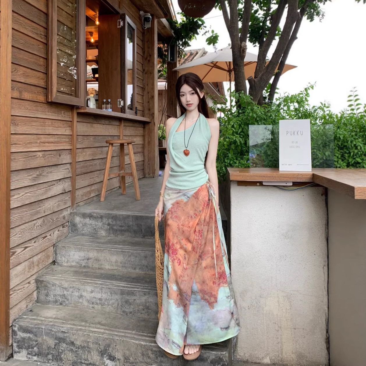 海边度假风套装独特别致褶皱背心女夏季复古扎染半身裙裙子两件套图片