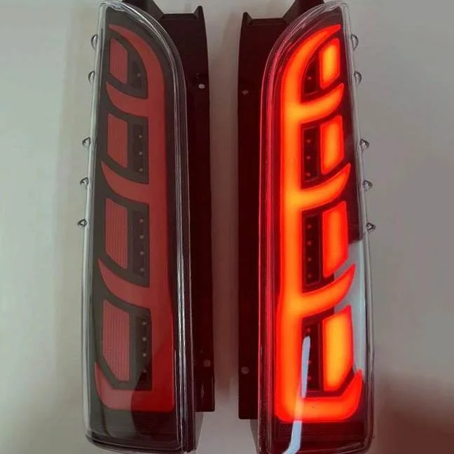 适用于丰田05-18款海狮hiace200系汽车LED尾灯改装刹车流水转向灯