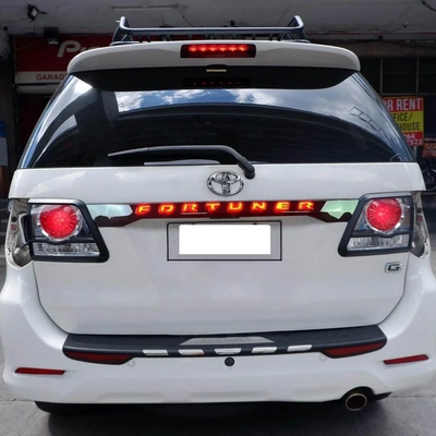 适用于Toyota Fortuner奔跑者者12-15款FortunerLED贯穿灯尾灯 黑