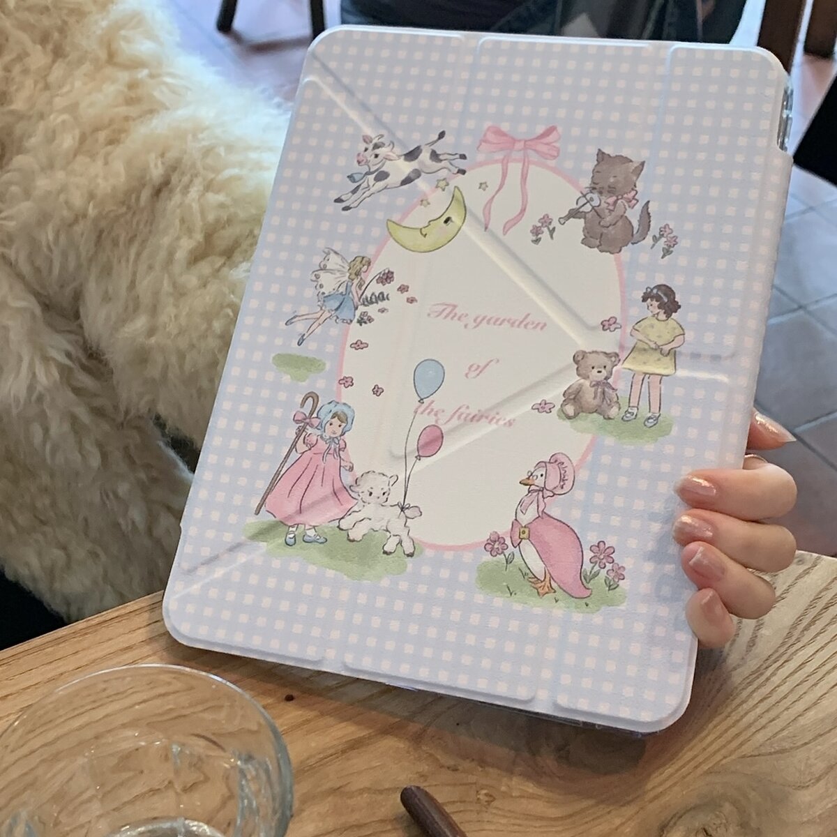 ipad-蓝色格纹小女孩插画适用iPad Pro 2021版(11英寸)平板电脑壳ipad mini6网红超火女款iPad 2025版 第10代