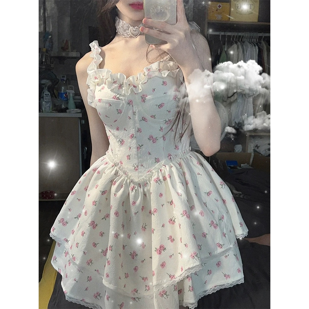 白色碎花吊带连衣裙女夏辣妹性感纯欲风收腰显瘦蓬蓬裙甜辣风裙子