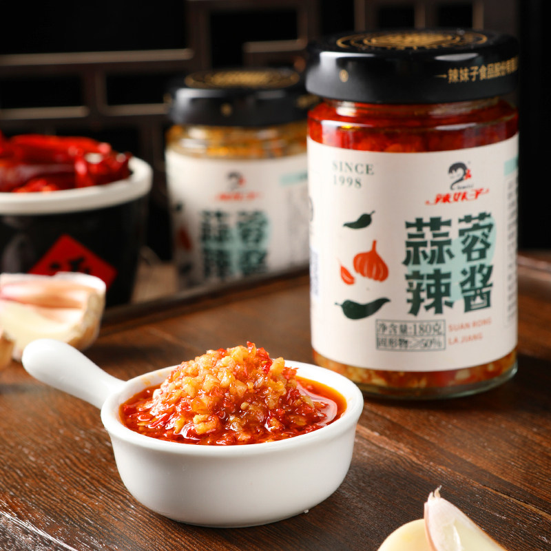 湖南特产辣妹子蒜蓉酱辣椒拌饭酱剁椒酱拌面香辣下饭菜牛肉香菇酱