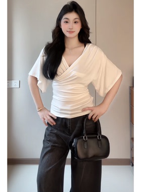纯欲风辣妹交叉V领白色蝙蝠袖短袖上衣显瘦气质百搭收腰小众罩衫