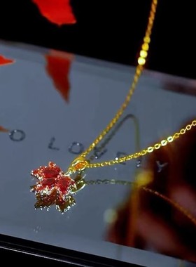 落叶之秋项链女秋冬款复古红色枫叶吊坠钛钢高级感轻奢小众毛a97