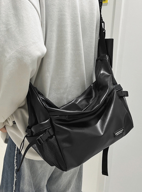 斜挎包男款运动健身工装中性邮差包休闲大容量男士单肩包通勤背包