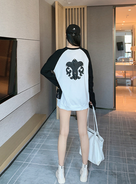 ESSENTIALS（特价清仓）秋冬黑白拼接卫衣女撞色圆领中长款上衣