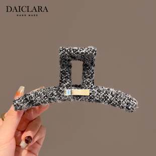 气质黑白色毛呢抓夹女2025新款高级感后脑勺鲨鱼夹子大号发饰