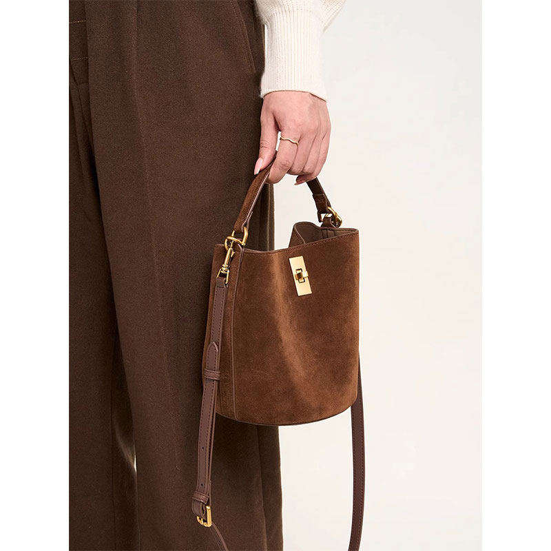 手提包包女士2023新款秋冬高级感小众大容量绒面棕色水桶包斜挎包