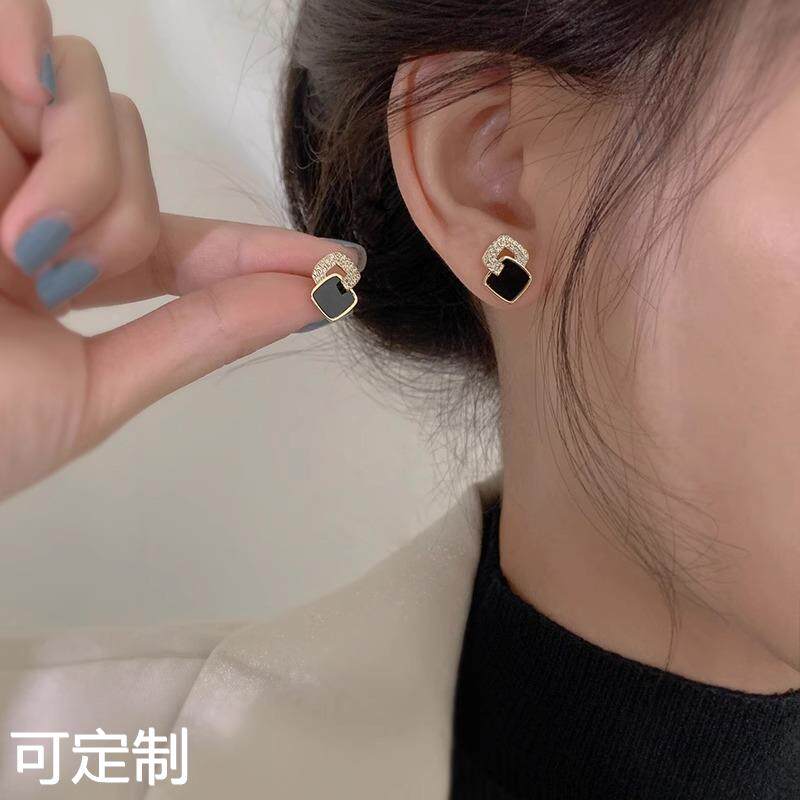 S925银针黑色耳环女新款2027爆款轻奢高级感气质小香圆脸秋冬耳钉