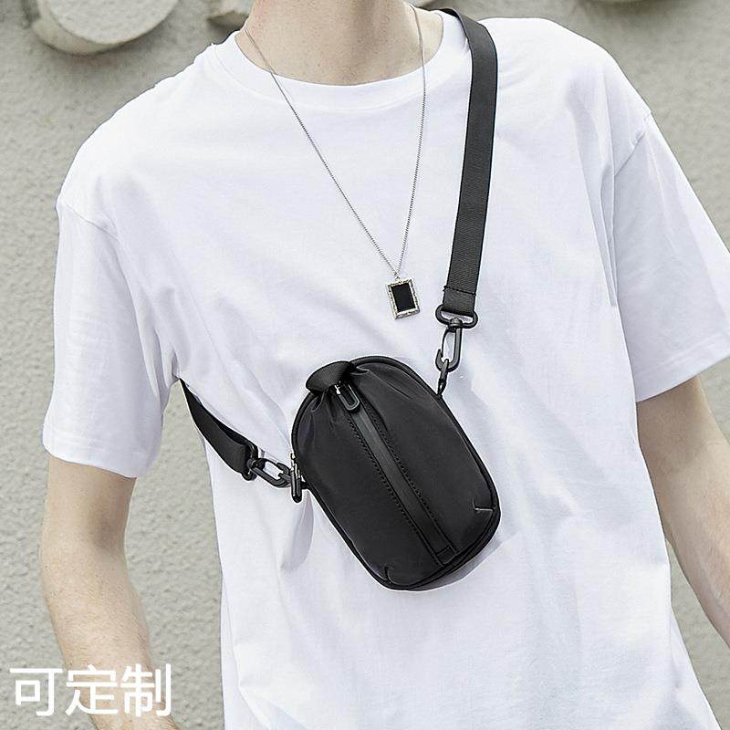 男士斜挎包ins潮牌迷你小挎包个性单肩零钱包挂包嘻哈潮流手机包