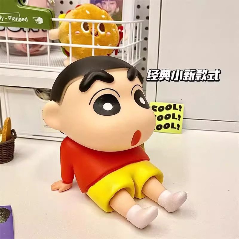 日漫蜡笔小新手机支架桌面睡袍小新手机支架野原新之助模型公仔桌面摆