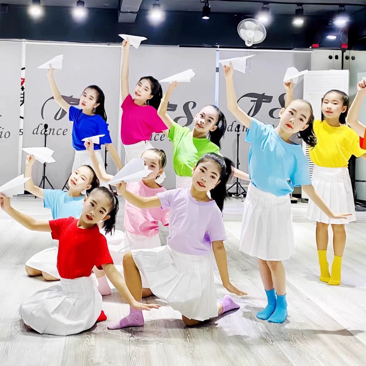 儿童表演服糖果色棉T演出装孩子天空六一小学生舞蹈服装练功