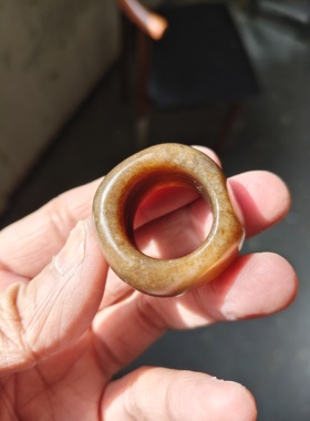 和田玉且末糖玉随型扳指挂件内径20高17重28克