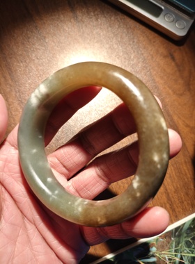 手镯且末糖玉手镯圈口59宽17厚11重96克