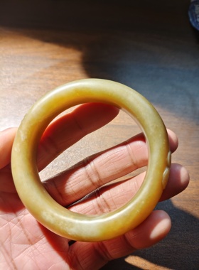 且末糖玉手镯内径56重83克