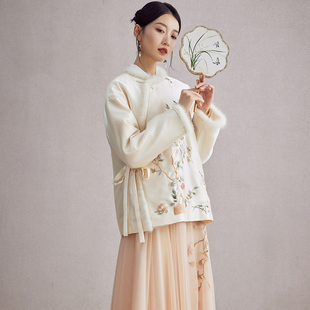陌遇2025年冬季新款中国风水貂毛气质绣花汉元素系带夹棉唐装上衣