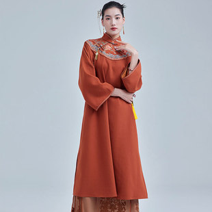 陌遇2025冬季新款中国风复古改良羊毛呢云肩绣花旗袍新中式连衣裙