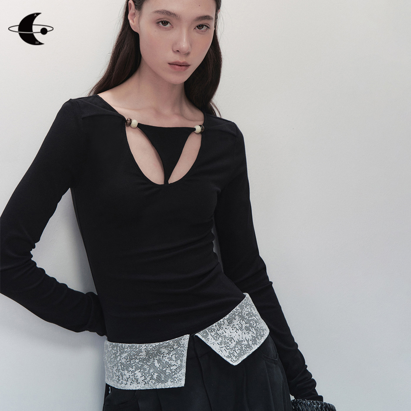 创世纪元 [镂影珠韵]轻熟小众不撞款上衣女夏薄款修身长袖针织T恤图片