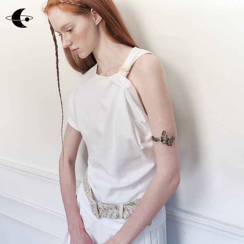 创世纪元【绞云徊襟】独特漂亮斜肩上衣女高级感镂空织带短袖T恤