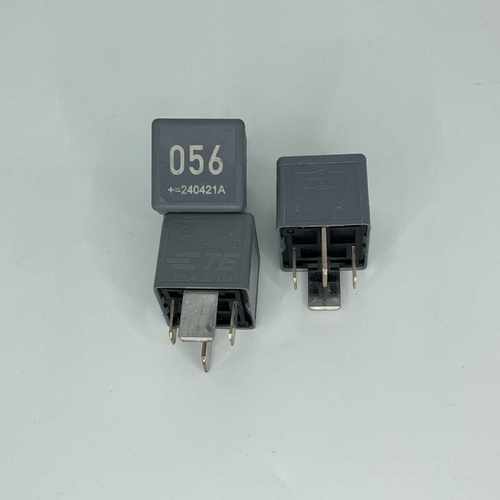 A0009826423奔驰056号汽车继电器V23134-J52-X591奔驰0009826423